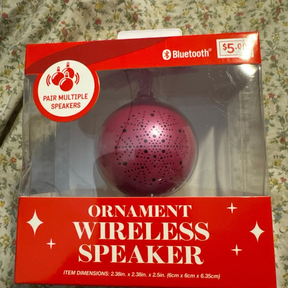 Wireless speaker ornament